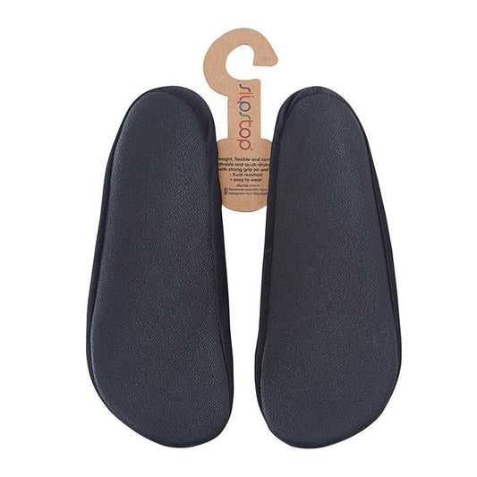 Slipstop am Pool mit rutschfester Sohle