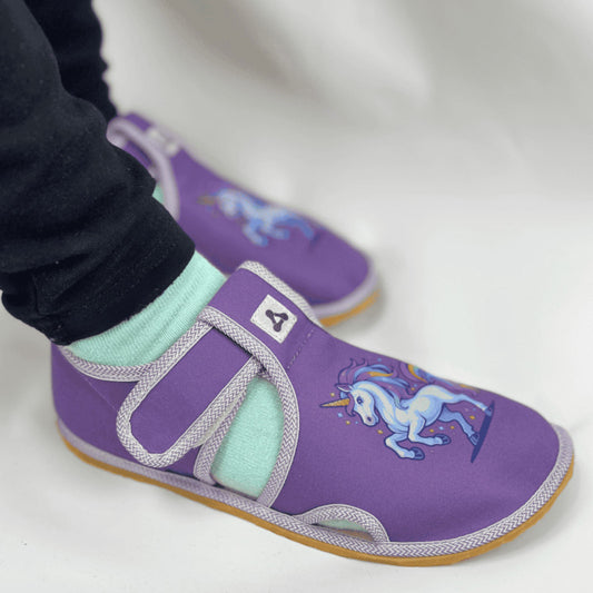 Kinder-Hausschuh Antal Rascal mit Einhorn-Motiv und Klettverschluss